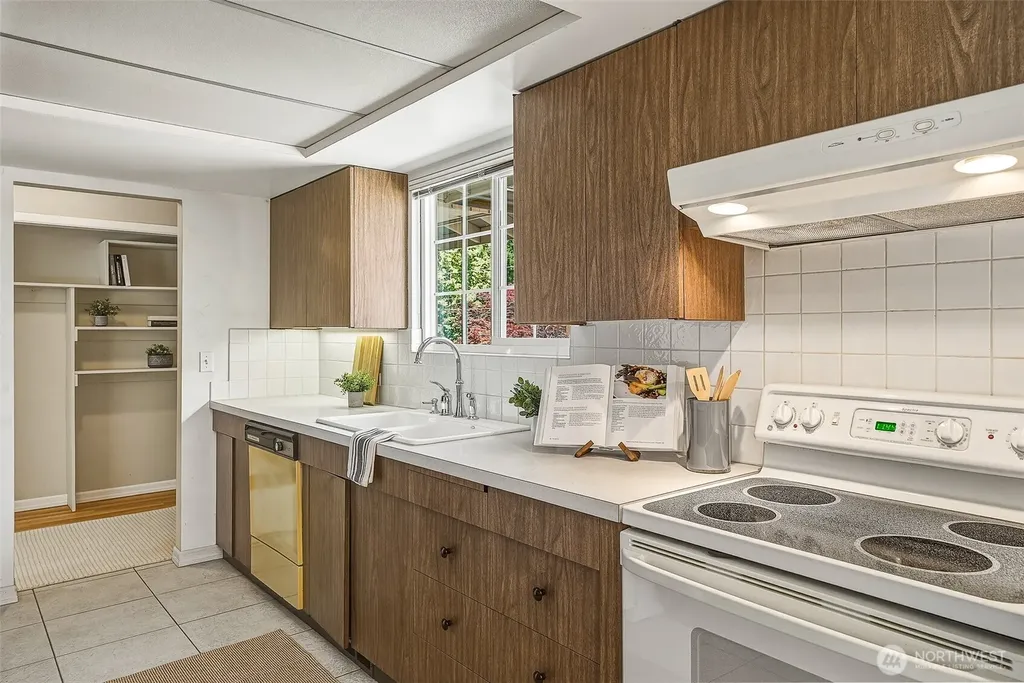 9804 241st Place SW Edmonds WA 98020