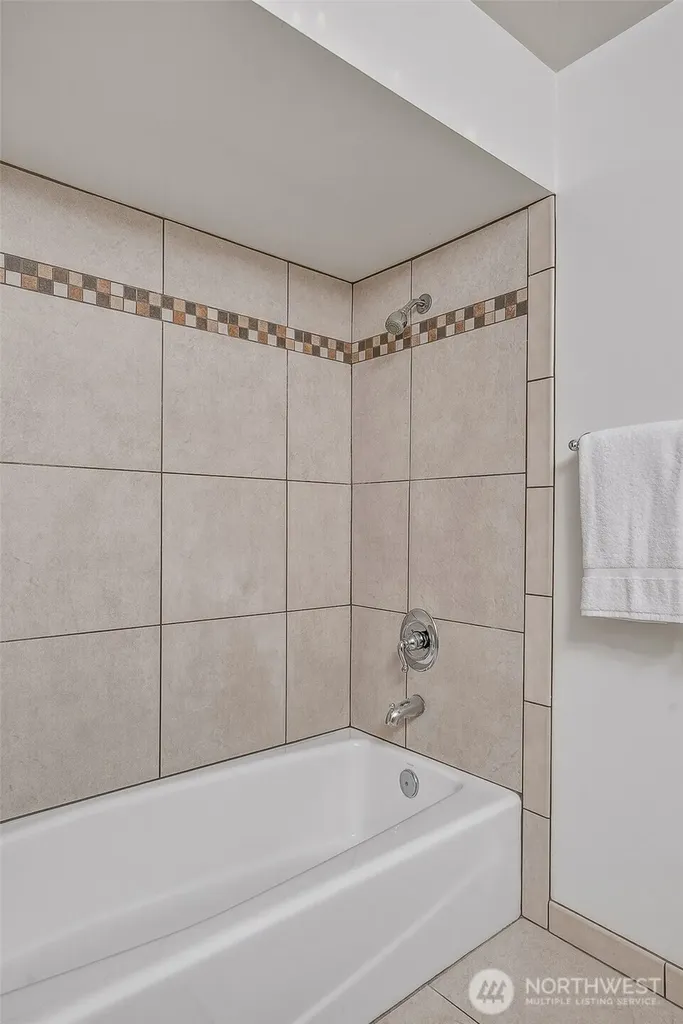 9804 241st Place SW Edmonds WA 98020