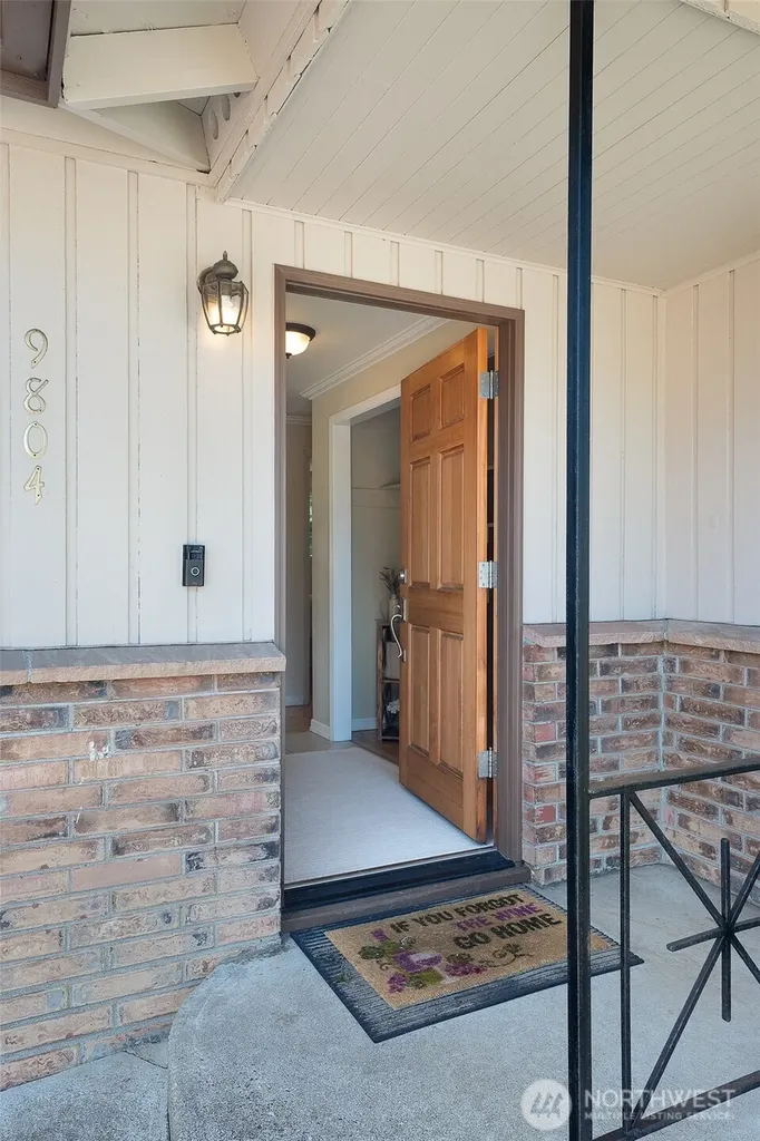 9804 241st Place SW Edmonds WA 98020