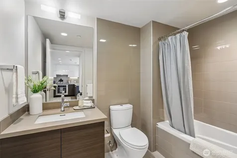 588 Bell Street Seattle WA 98121