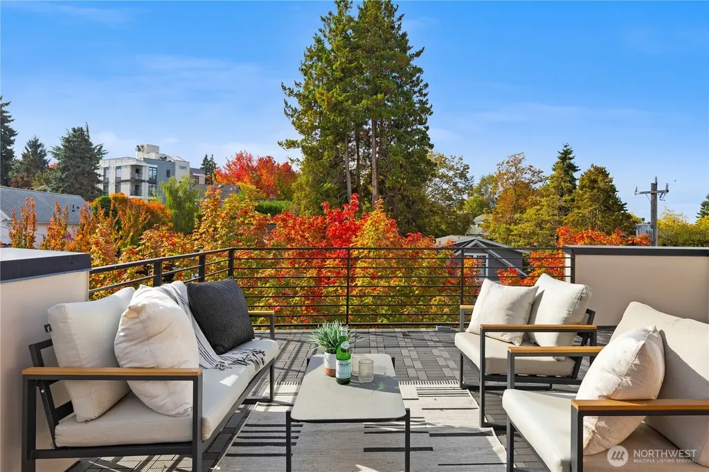 6540 Latona Avenue NE Seattle WA 98115