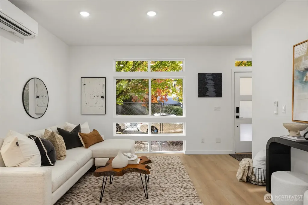 6540 Latona Avenue NE Seattle WA 98115