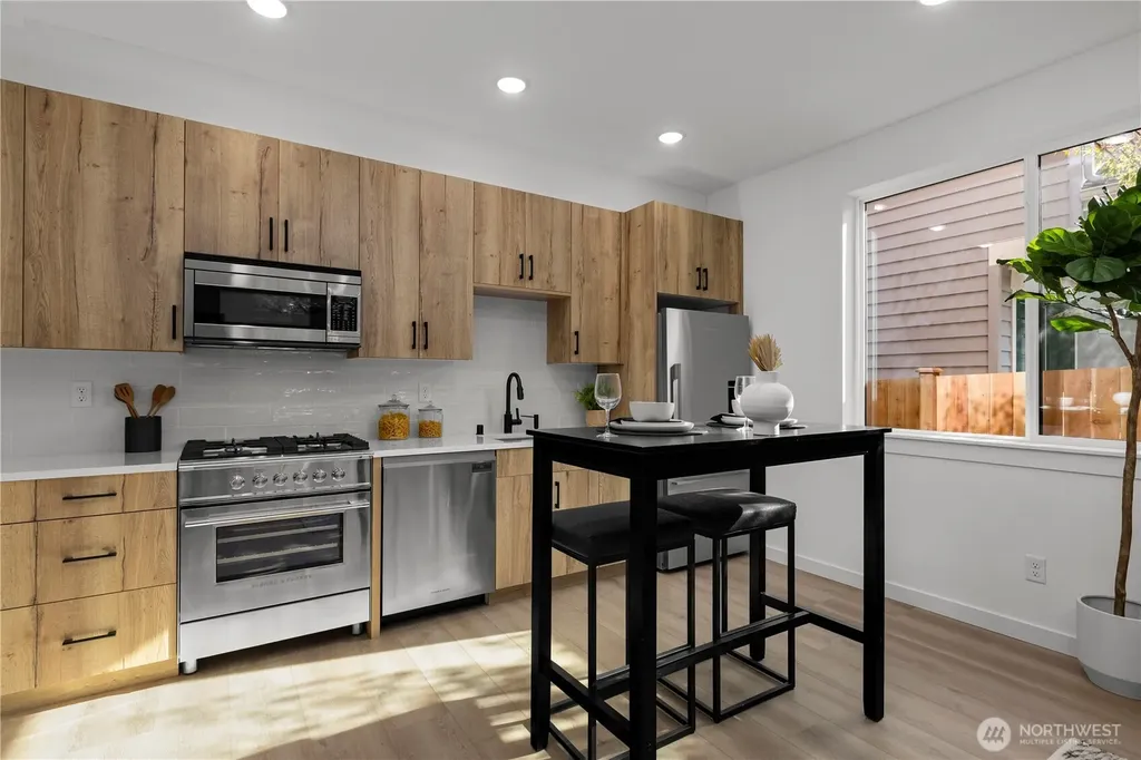 6540 Latona Avenue NE Seattle WA 98115