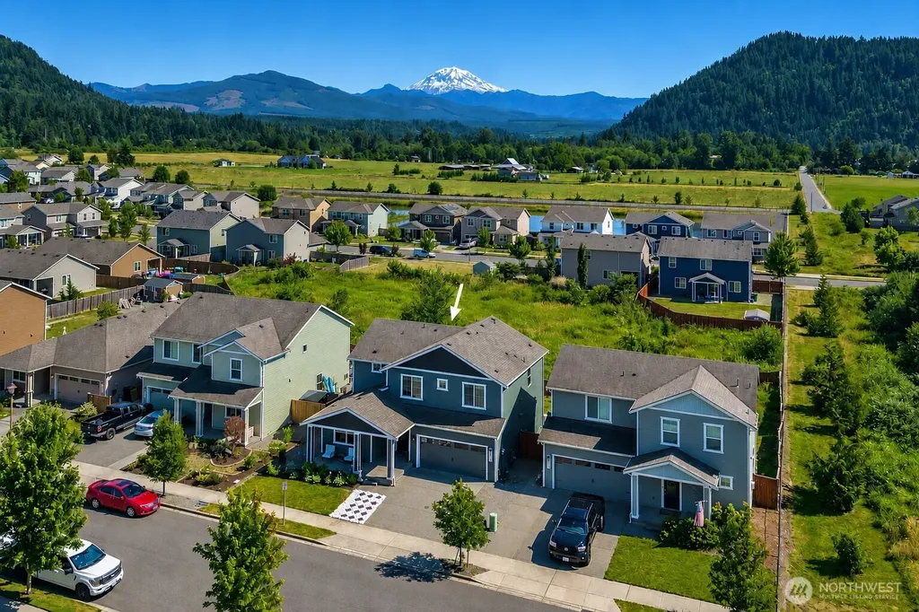 516 Petersen Drive E Enumclaw WA 98022