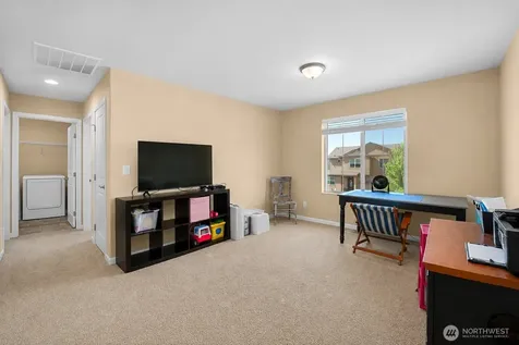 516 Petersen Drive E Enumclaw WA 98022
