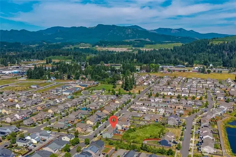516 Petersen Drive E Enumclaw WA 98022