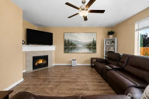516 Petersen Drive E Enumclaw WA 98022
