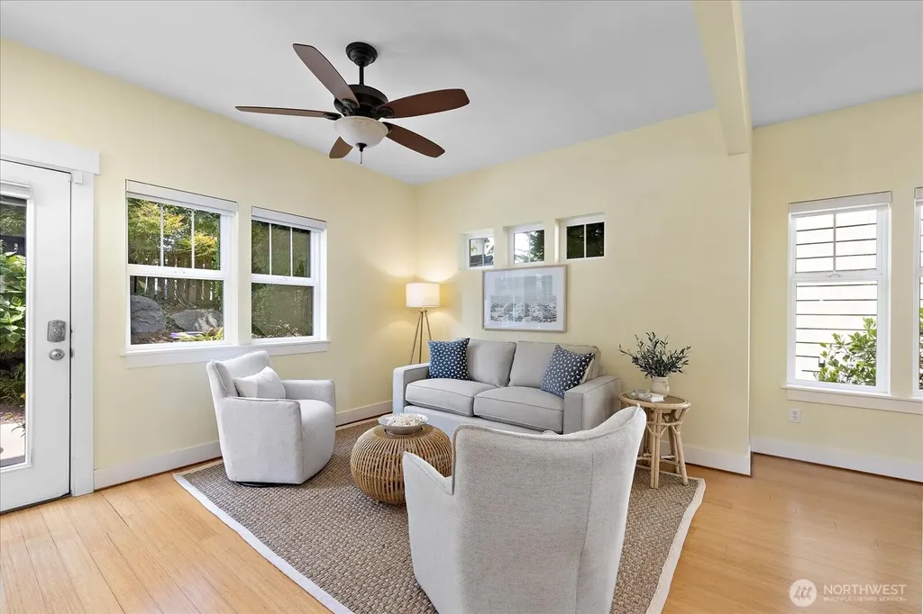 5925 31st Avenue SW Seattle WA 98126