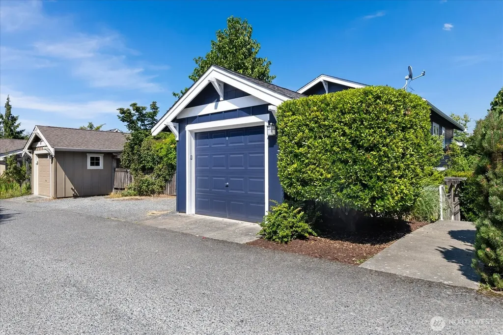 5925 31st Avenue SW Seattle WA 98126