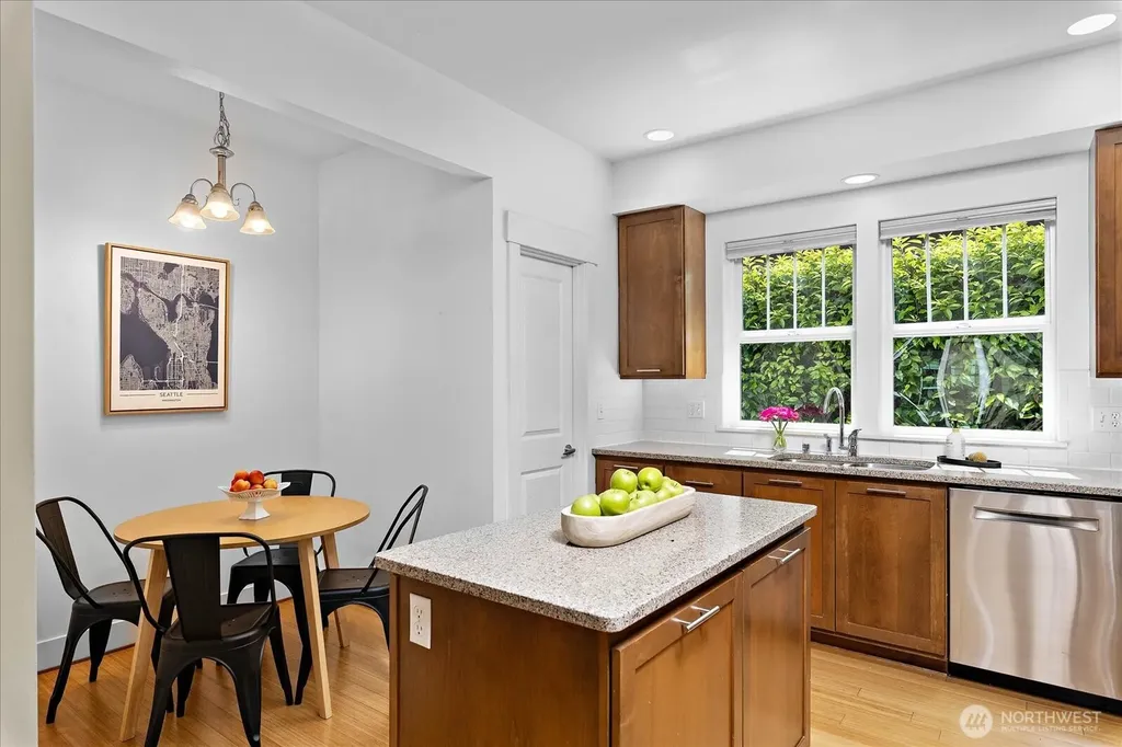 5925 31st Avenue SW Seattle WA 98126