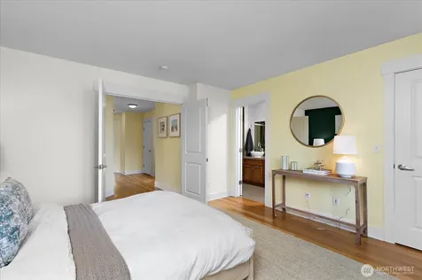 5925 31st Avenue SW Seattle WA 98126