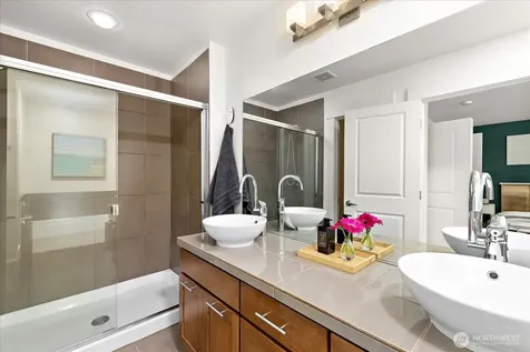 5925 31st Avenue SW Seattle WA 98126