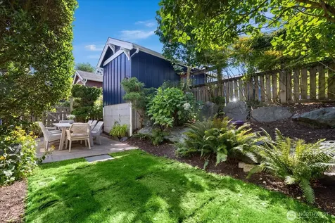 5925 31st Avenue SW Seattle WA 98126