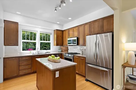 5925 31st Avenue SW Seattle WA 98126