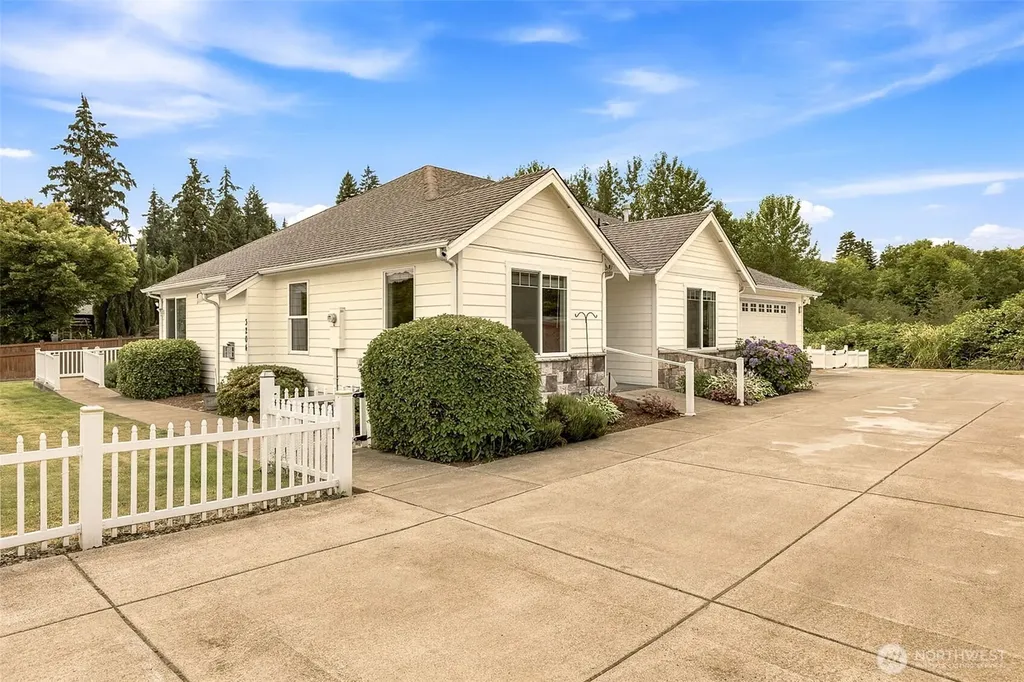 3204 20th Street SW Puyallup WA 98373