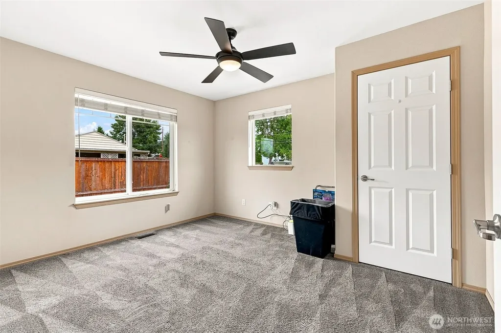 3204 20th Street SW Puyallup WA 98373