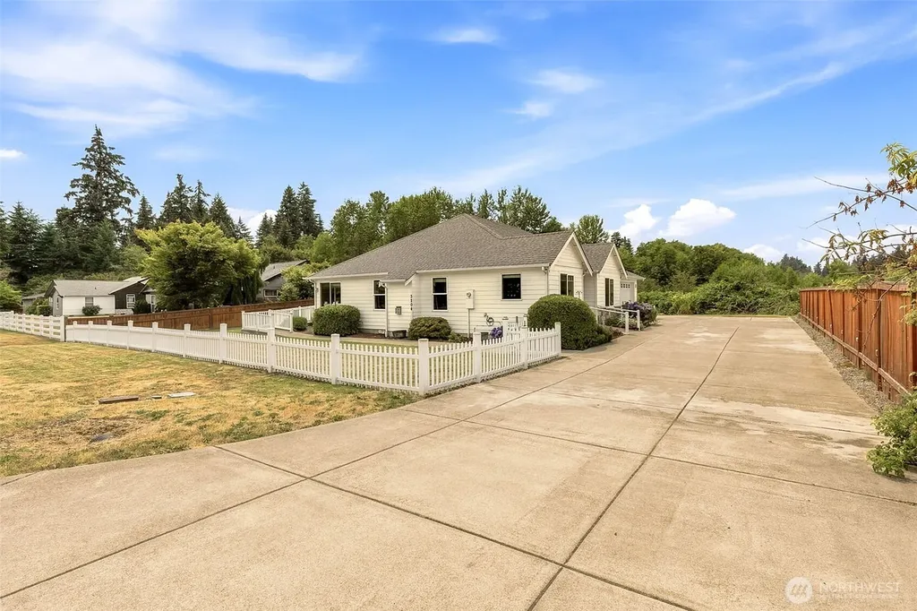 3204 20th Street SW Puyallup WA 98373
