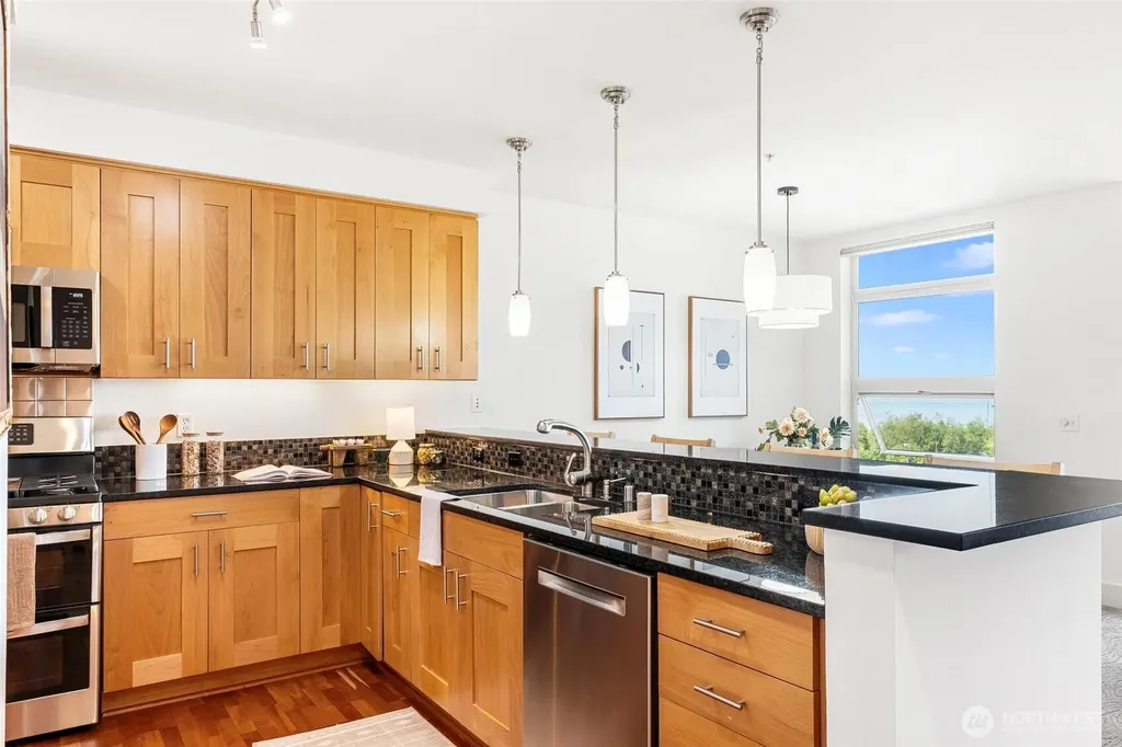 65 Pine Street Edmonds WA 98020