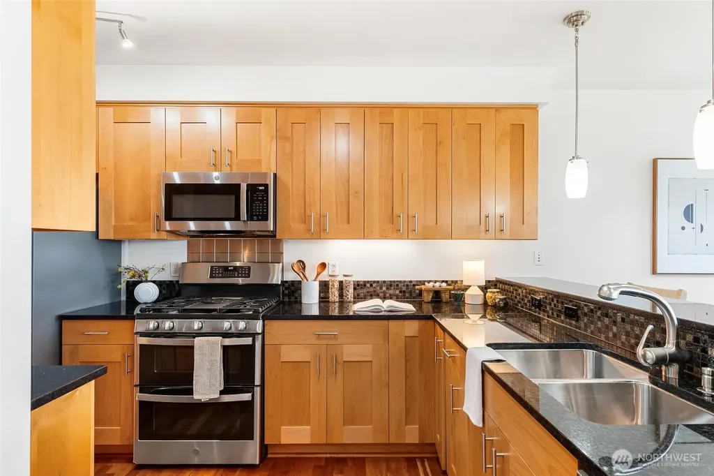 65 Pine Street Edmonds WA 98020