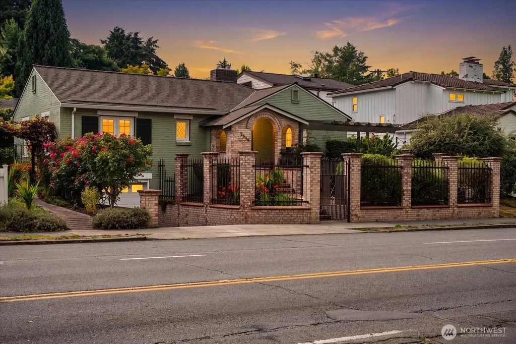 2459 24th Avenue E Seattle WA 98112