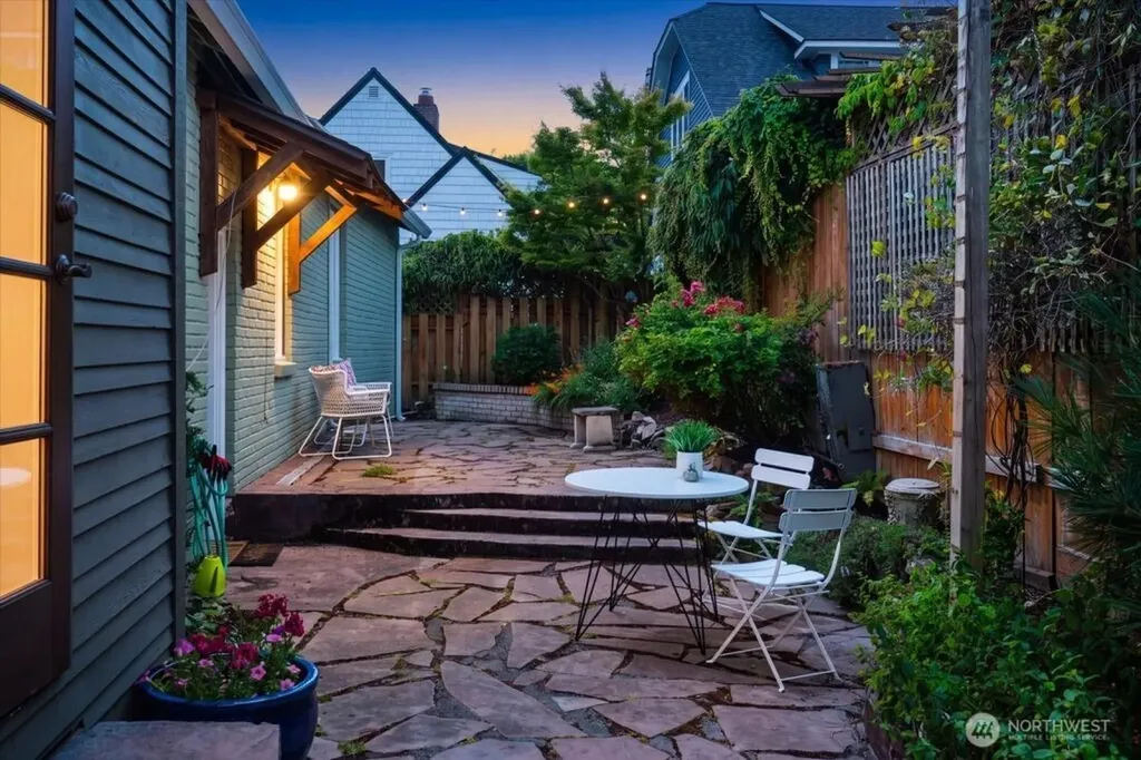 2459 24th Avenue E Seattle WA 98112