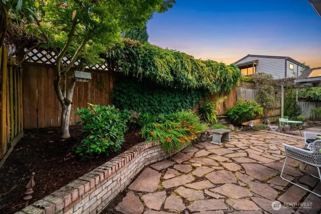 2459 24th Avenue E Seattle WA 98112