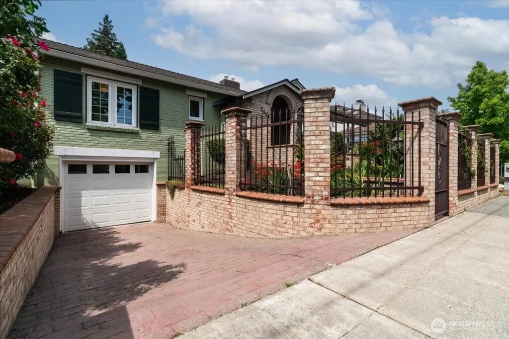 2459 24th Avenue E Seattle WA 98112