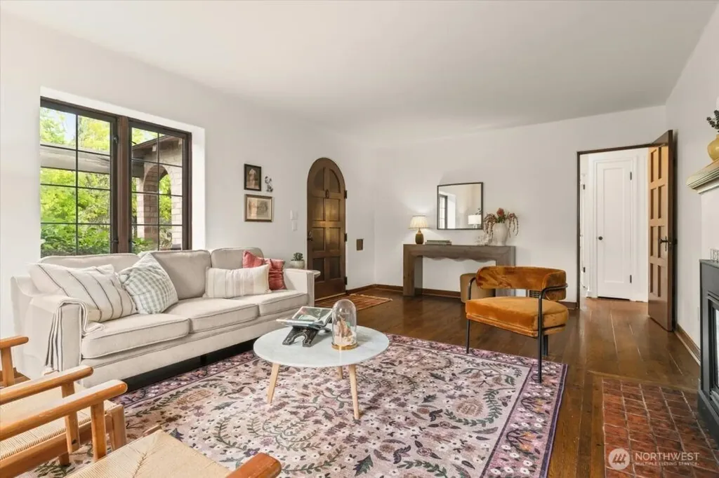 2459 24th Avenue E Seattle WA 98112