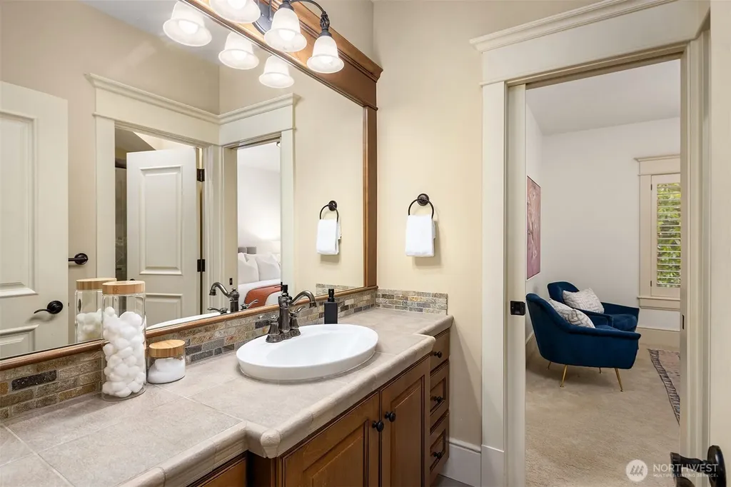 805 92nd Avenue NE Bellevue WA 98004