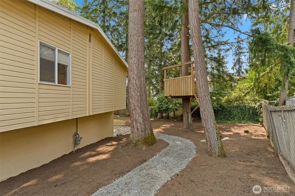 16639 SE 26th Place Bellevue WA 98008