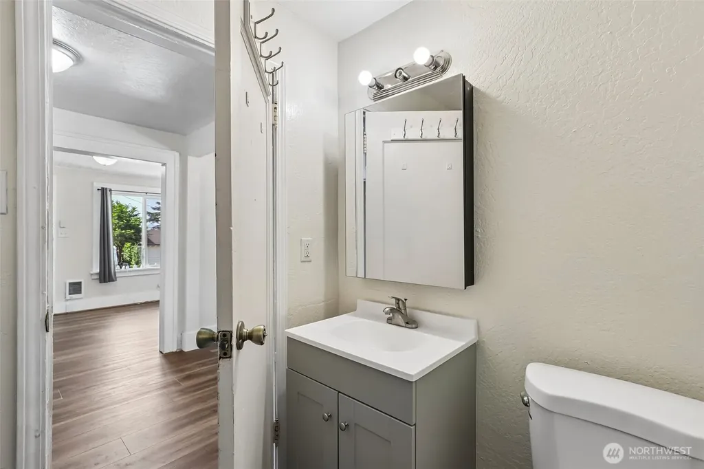 807 Columbia Street Kelso WA 98626