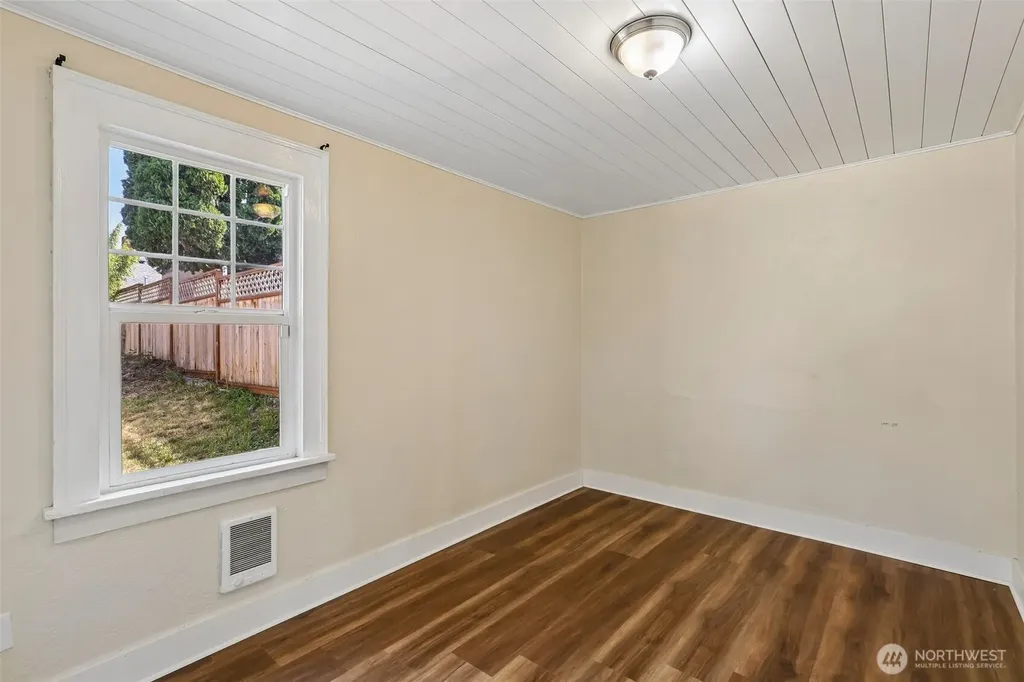 807 Columbia Street Kelso WA 98626