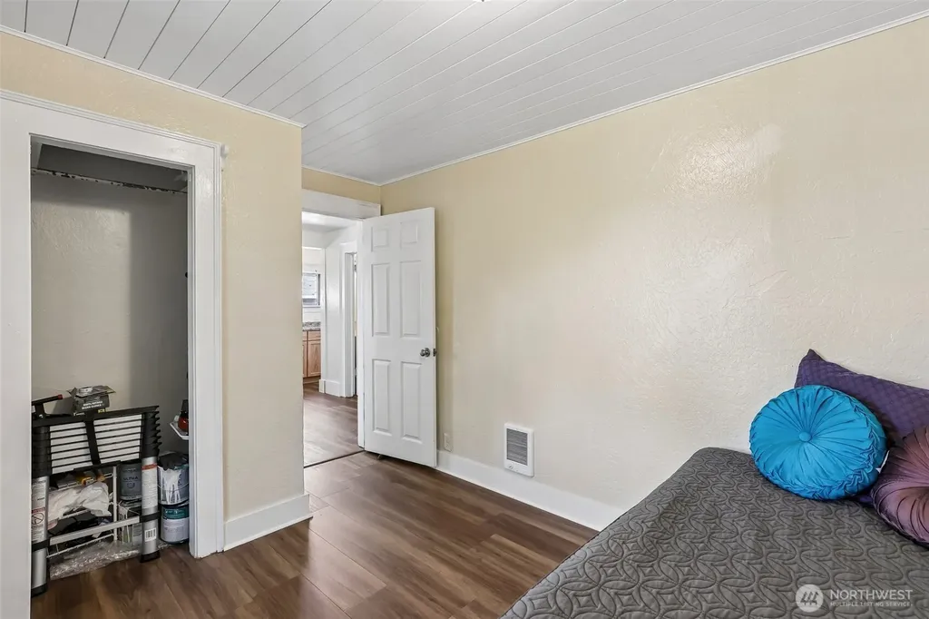 807 Columbia Street Kelso WA 98626