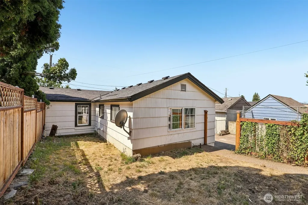 807 Columbia Street Kelso WA 98626