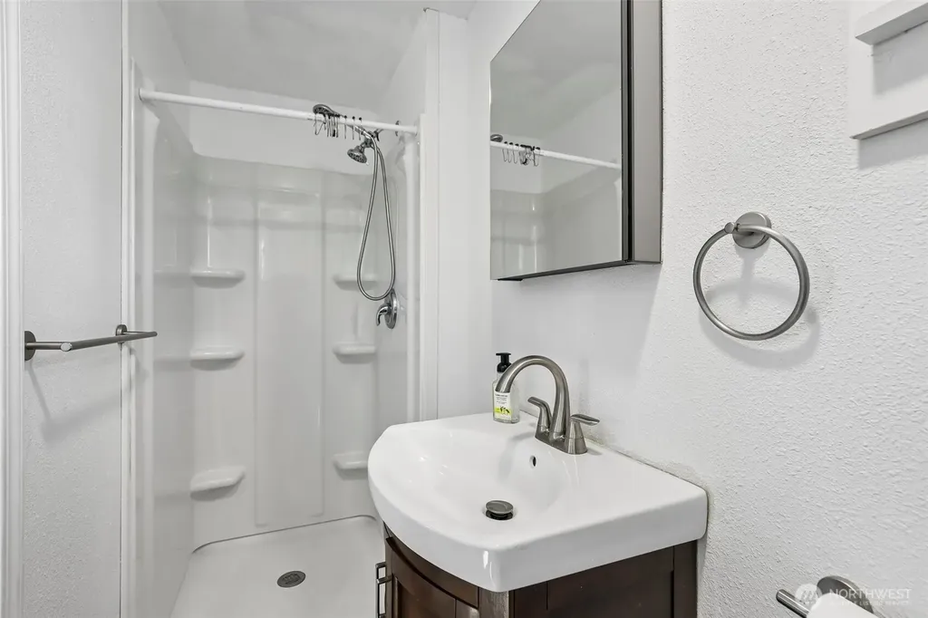 807 Columbia Street Kelso WA 98626