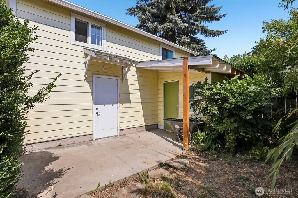 807 Columbia Street Kelso WA 98626