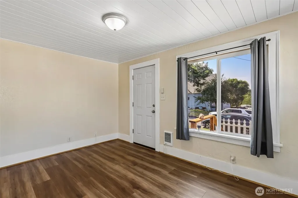 807 Columbia Street Kelso WA 98626