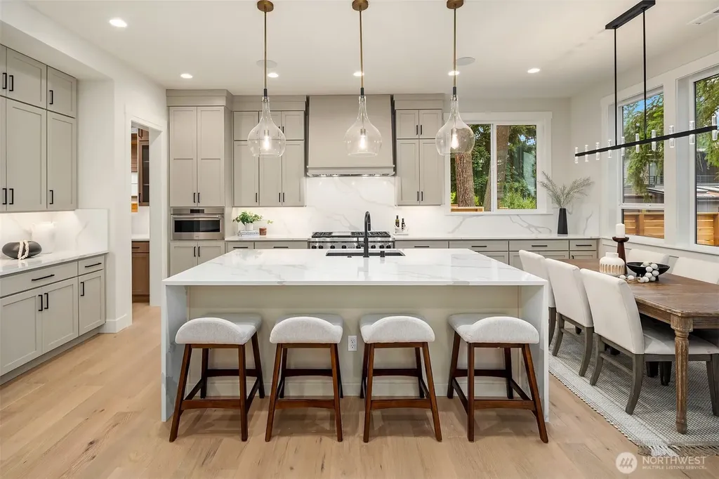 816 165th Avenue NE Bellevue WA 98008