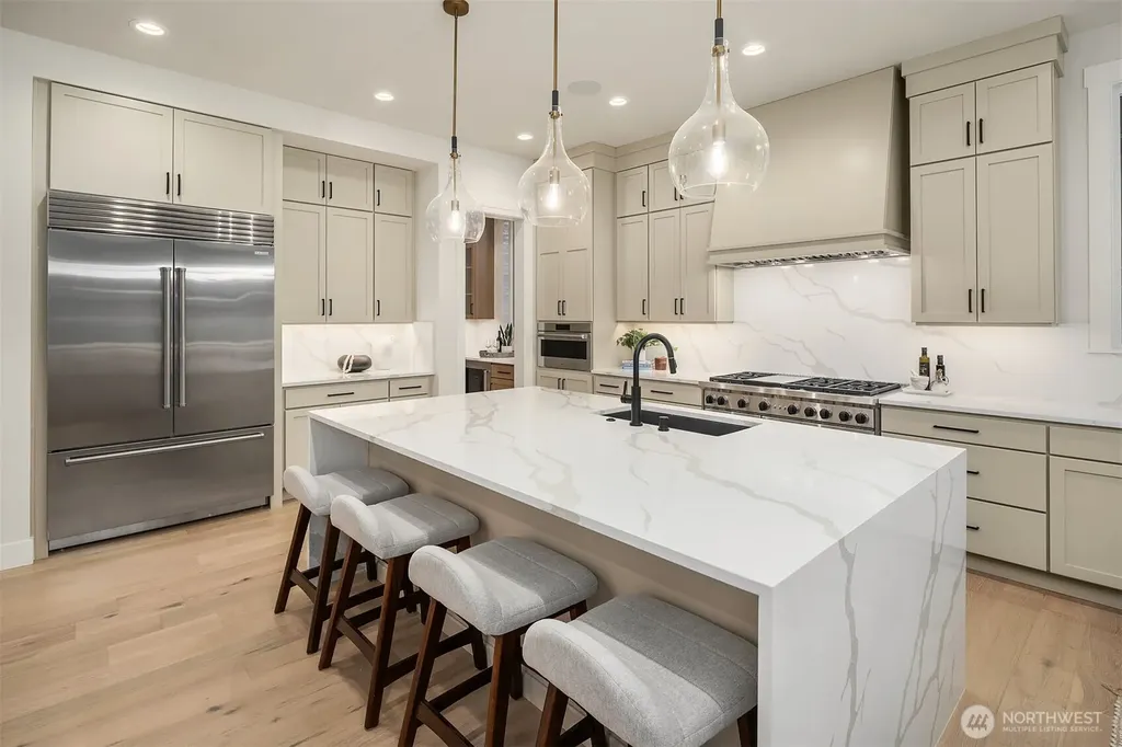 816 165th Avenue NE Bellevue WA 98008