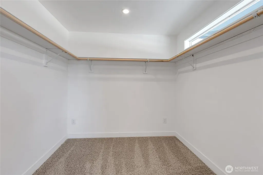 16221 75th Street E Sumner WA 98390