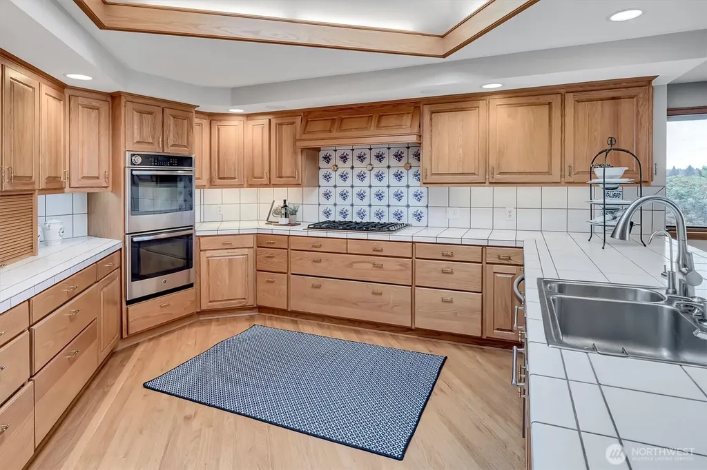 8900 NE 16th Street Clyde Hill WA 98004
