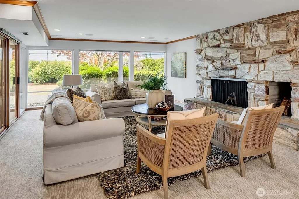 8900 NE 16th Street Clyde Hill WA 98004