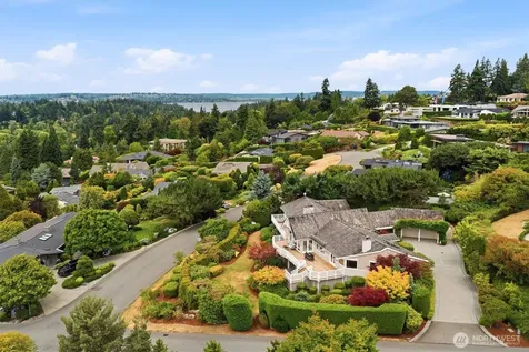 8900 NE 16th Street Clyde Hill WA 98004