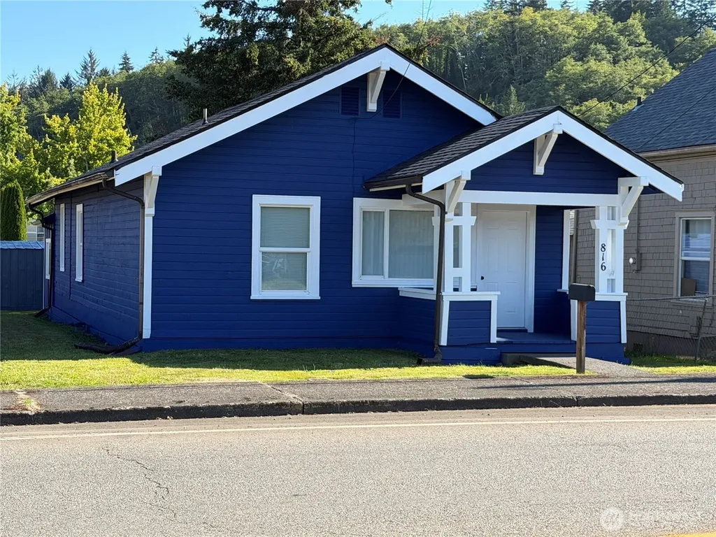 816 Perry Avenue Hoquiam WA 98550