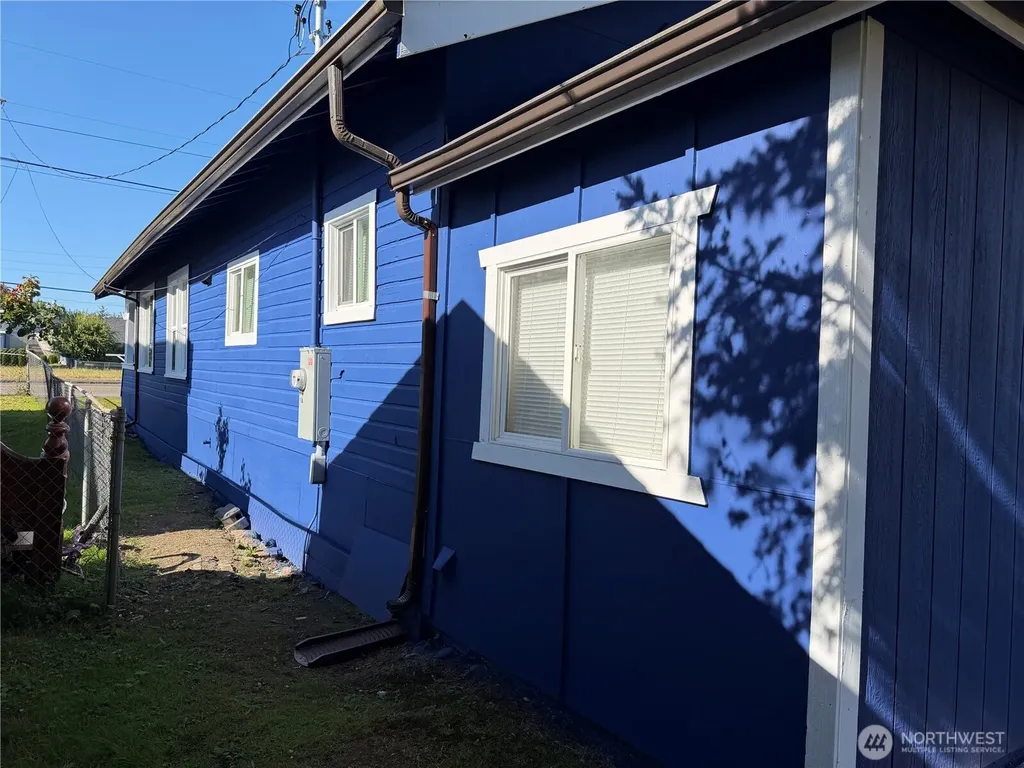 816 Perry Avenue Hoquiam WA 98550