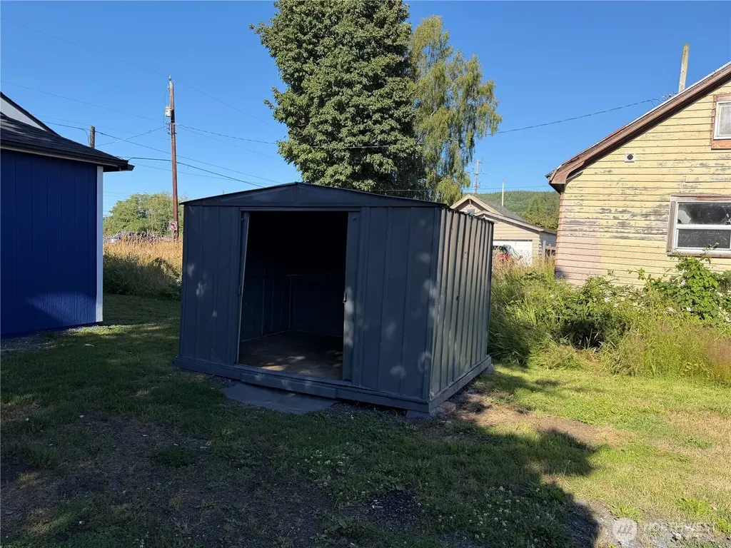 816 Perry Avenue Hoquiam WA 98550