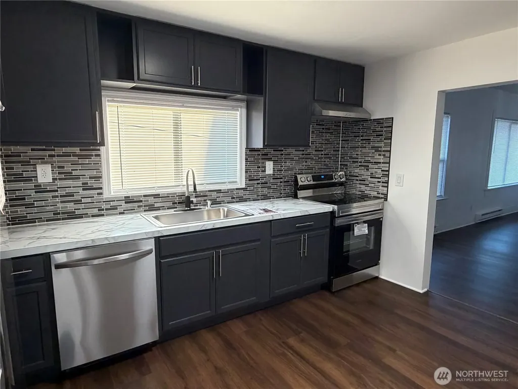 816 Perry Avenue Hoquiam WA 98550