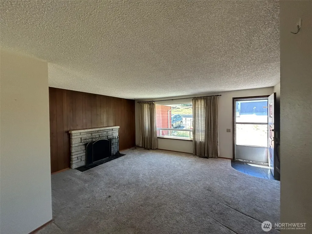 14428 31st Avenue S Seatac WA 98168