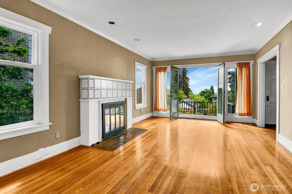 910 11th Avenue E Seattle WA 98102