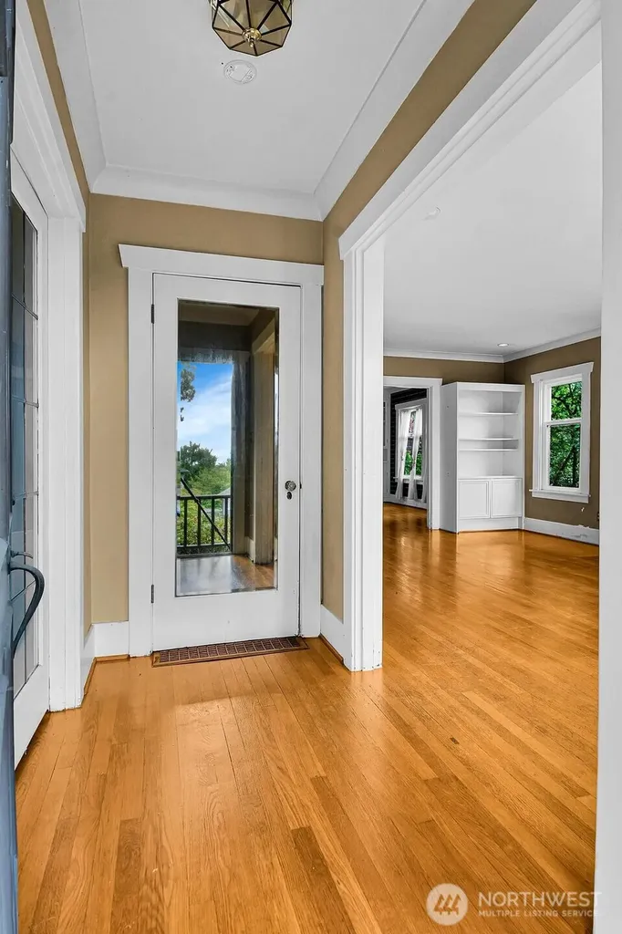 910 11th Avenue E Seattle WA 98102
